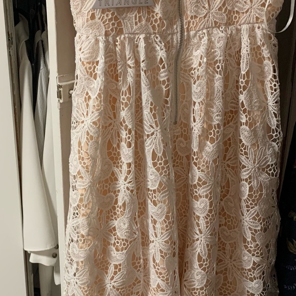 Asos maxi lace dress in light pink and white - Picture 5 of 6